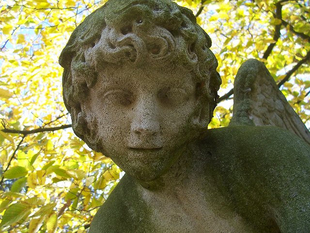 statue 'ange automnal au Thabor de Rennes