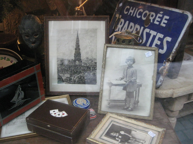 vitrine d'antiquaire à Bruxelles